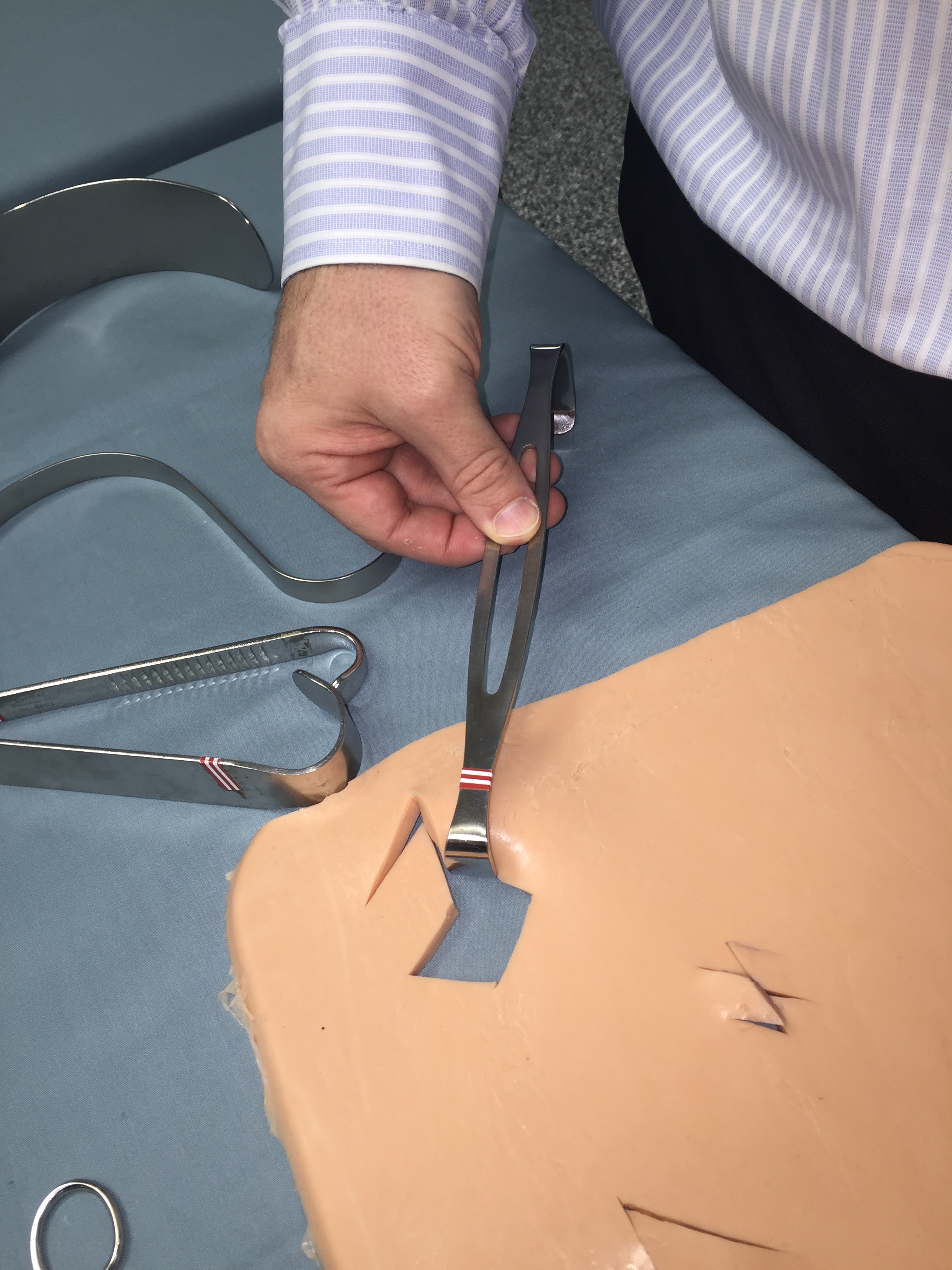 Retractor