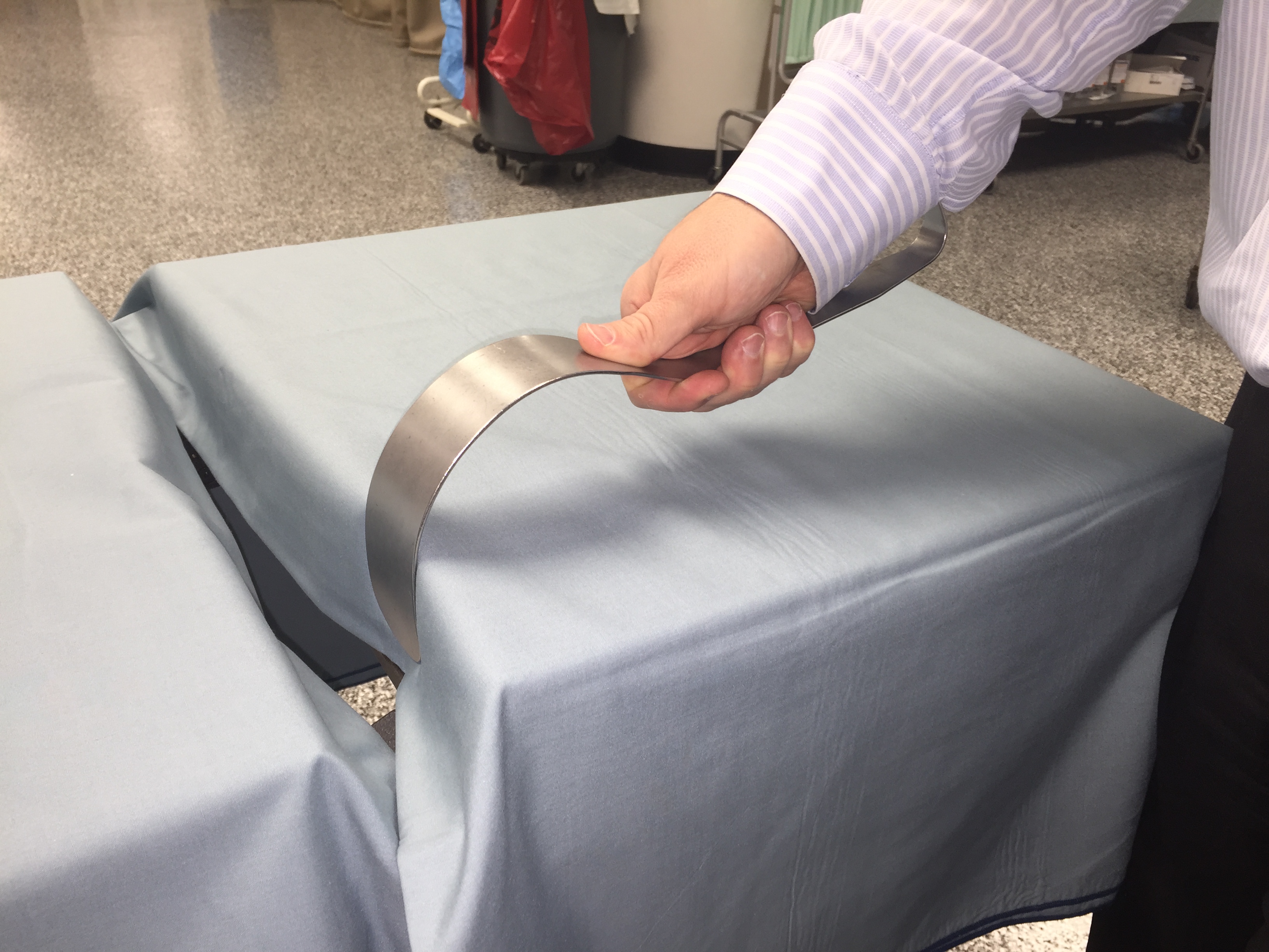 Large Retractor: Grip 1