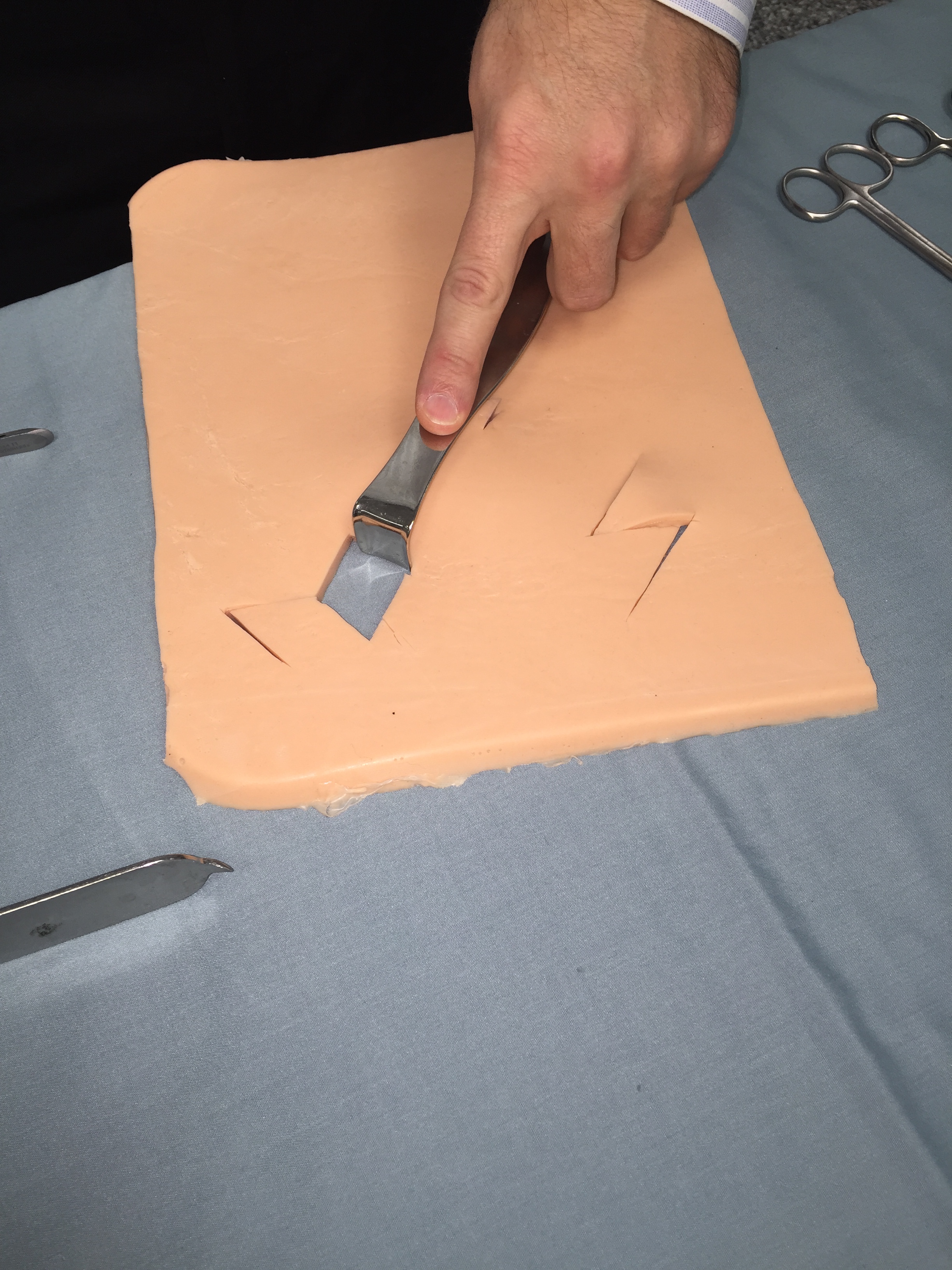 Med Retractor: Grip 2 (Grips will change with fatigue of user)